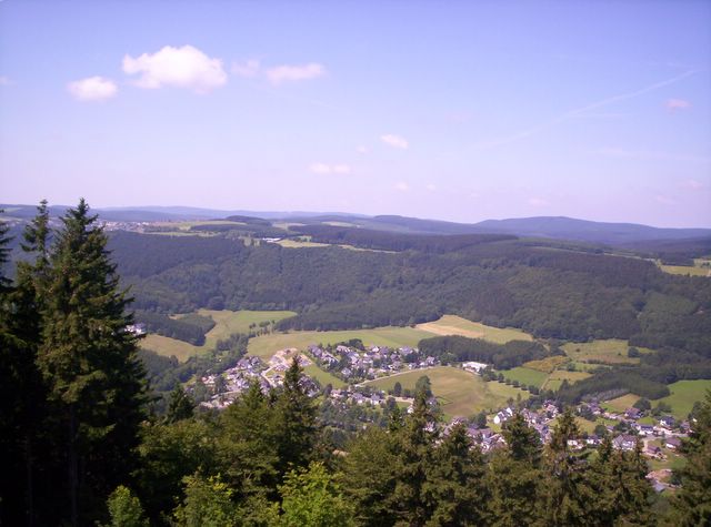 De heuvels in de omgeving  van Winterberg: Elkeringhausen Sauerland ; een landschapsfoto.