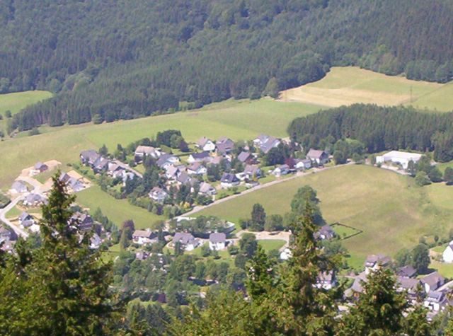 Een plaatje van Elkeringhausen. Genomen vanaf een heuvel in de omgeving.